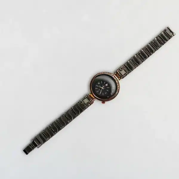 Women’s Black Quartz Watch with Rubber Straps | Circular Dial Wristwatch with Bracelets | Perfect for Daily Life